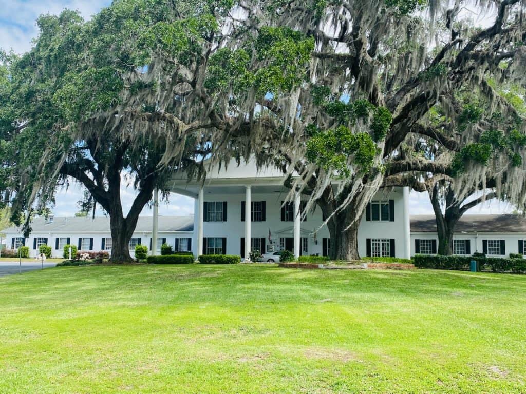 public golf course ocala fl - a semi-private course with rolling hills and old plantation style clubhouse