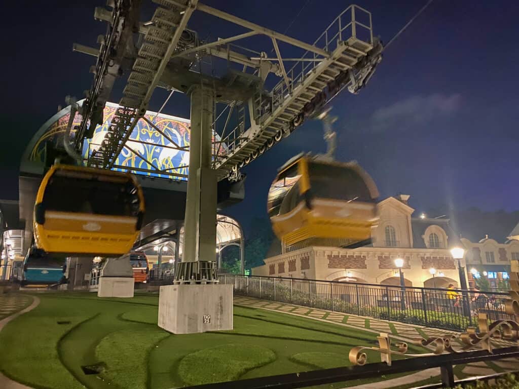 showing the gondolas at disney