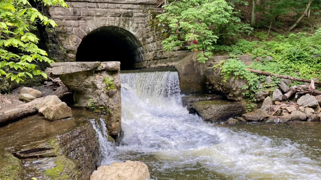 Waterfall in Spa Springs  Saratoga Springs Spa Park,  Saratoga Springs Spa Park photos